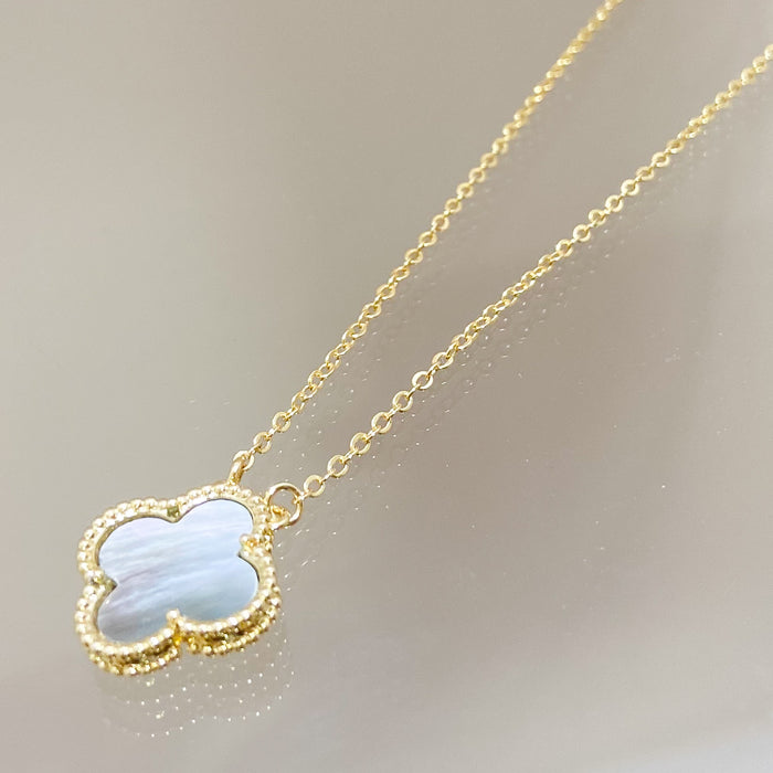 Clover Necklace - Pearlised Grey